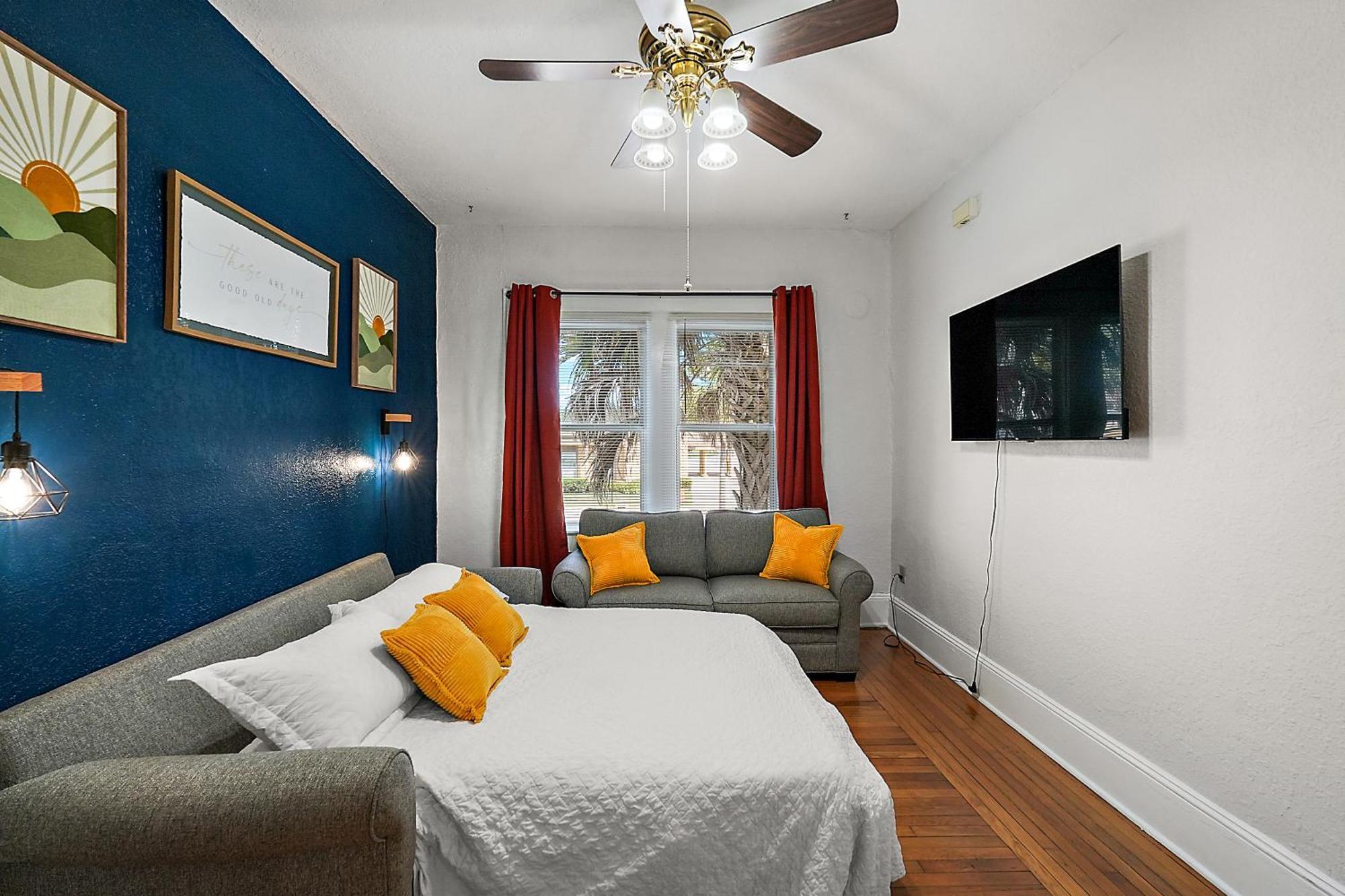 Downtown Den-King Bed~Heart Of Eustis~Queen Sleeper~Upstairs~Bright & Happy 外观 照片