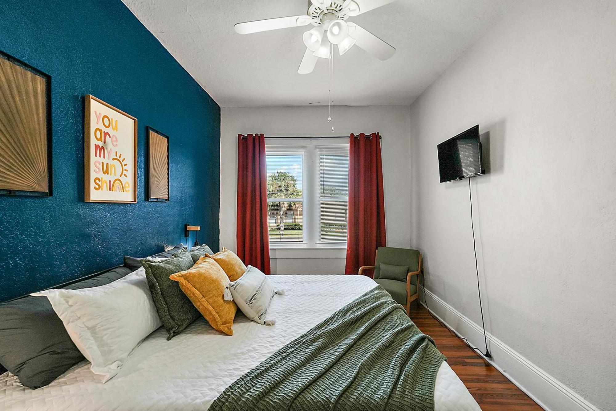 Downtown Den-King Bed~Heart Of Eustis~Queen Sleeper~Upstairs~Bright & Happy 外观 照片