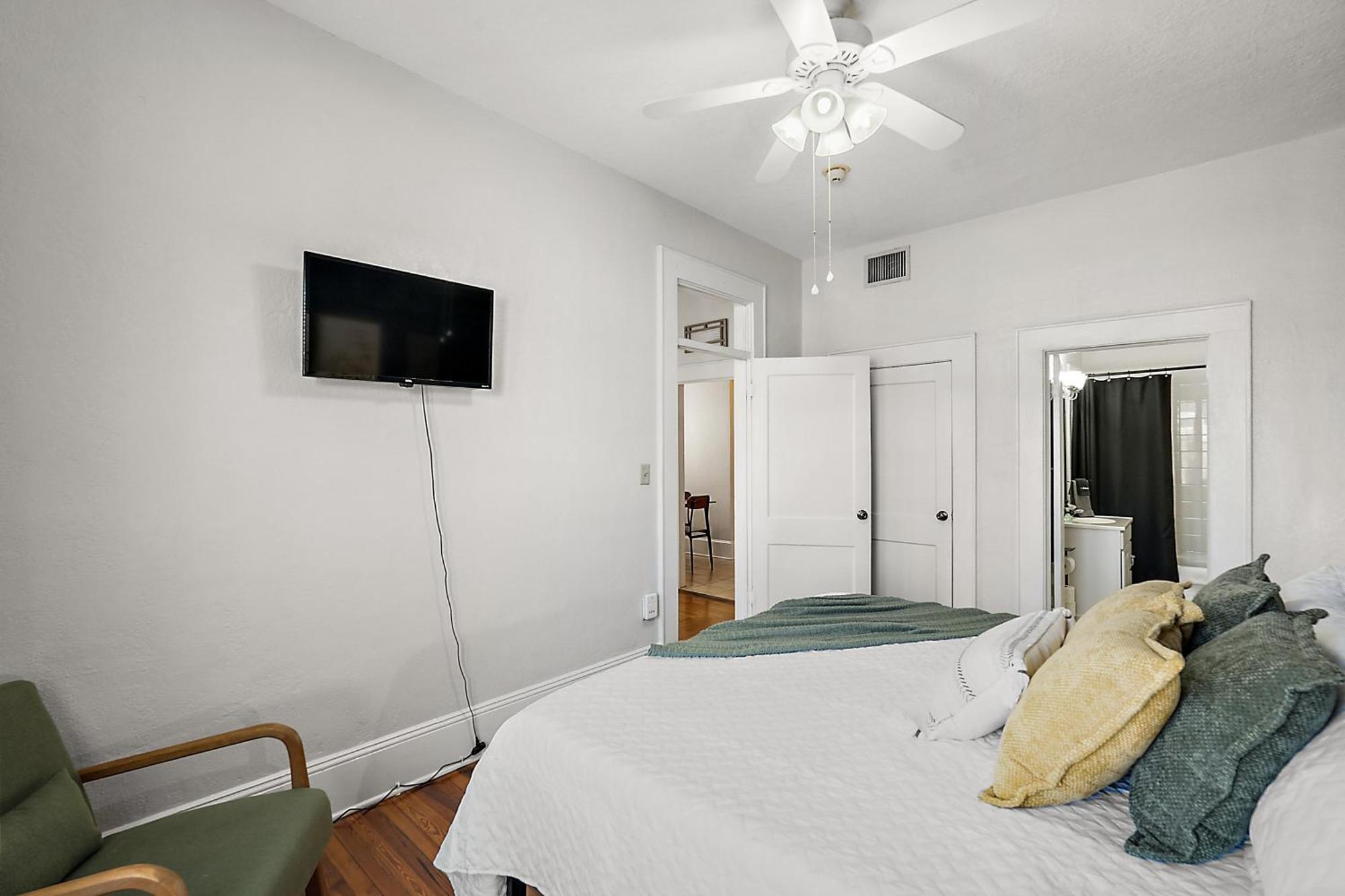 Downtown Den-King Bed~Heart Of Eustis~Queen Sleeper~Upstairs~Bright & Happy 外观 照片